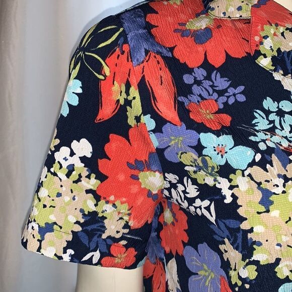VTG bright tropical Large Floral print button down blouse. Size 8 - Picture 4 of 8